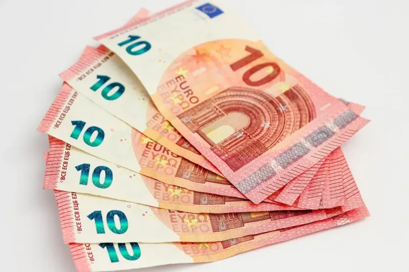 Kiểm tra tiền giả tại quầy sao cho chắc và nhanh