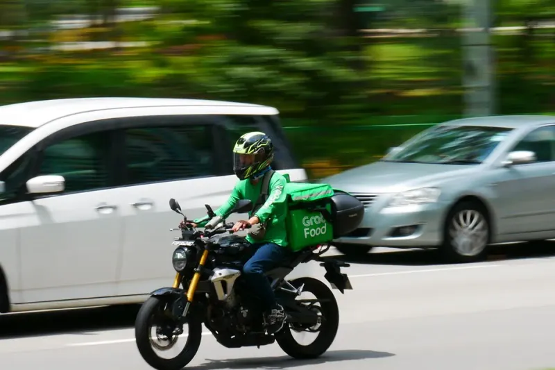 Liên kết quán ăn với dịch vụ giao hàng thêm lời